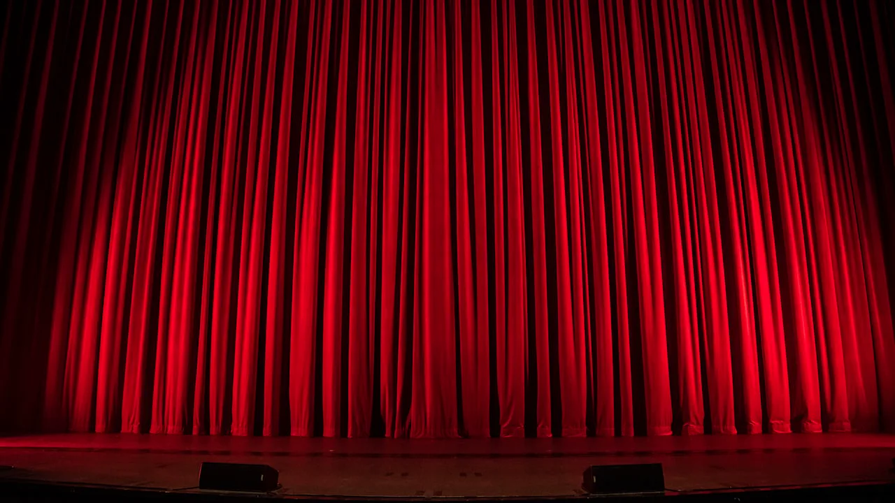 Cinématique de la mission artistique et culturelle de l'association S.A.A.P.A.S. sur scène et en coulisses